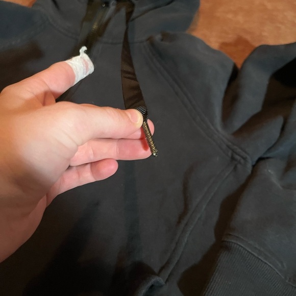 Lululemon black scuba jacket 
no dot or tag fits size 4/6
Zips all the way up - Picture 2 of 7